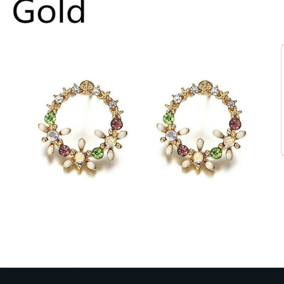 Jewelry - Beautiful Multicolored Wreath Earrings in GOLD w/irridecent stones